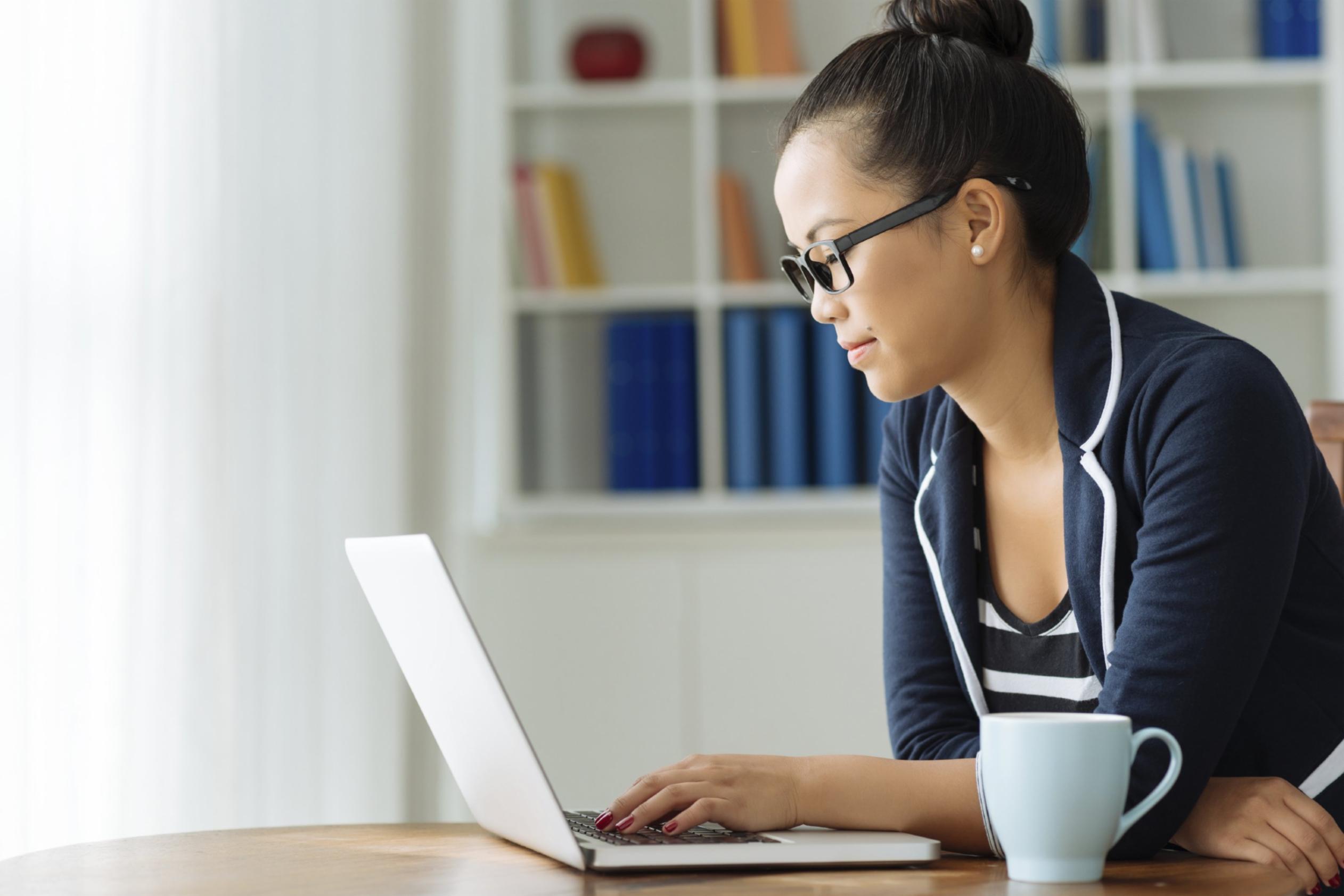 Intensive Videobearbeitungssession mit praktischer Anwendung